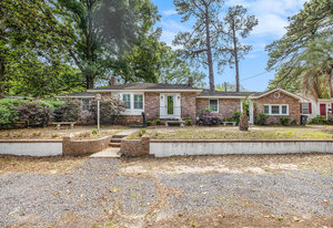 1135 Leesville St