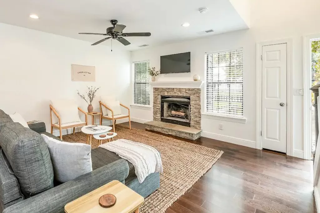 Cozy, Modern Townhome - Walk to Park Circle!