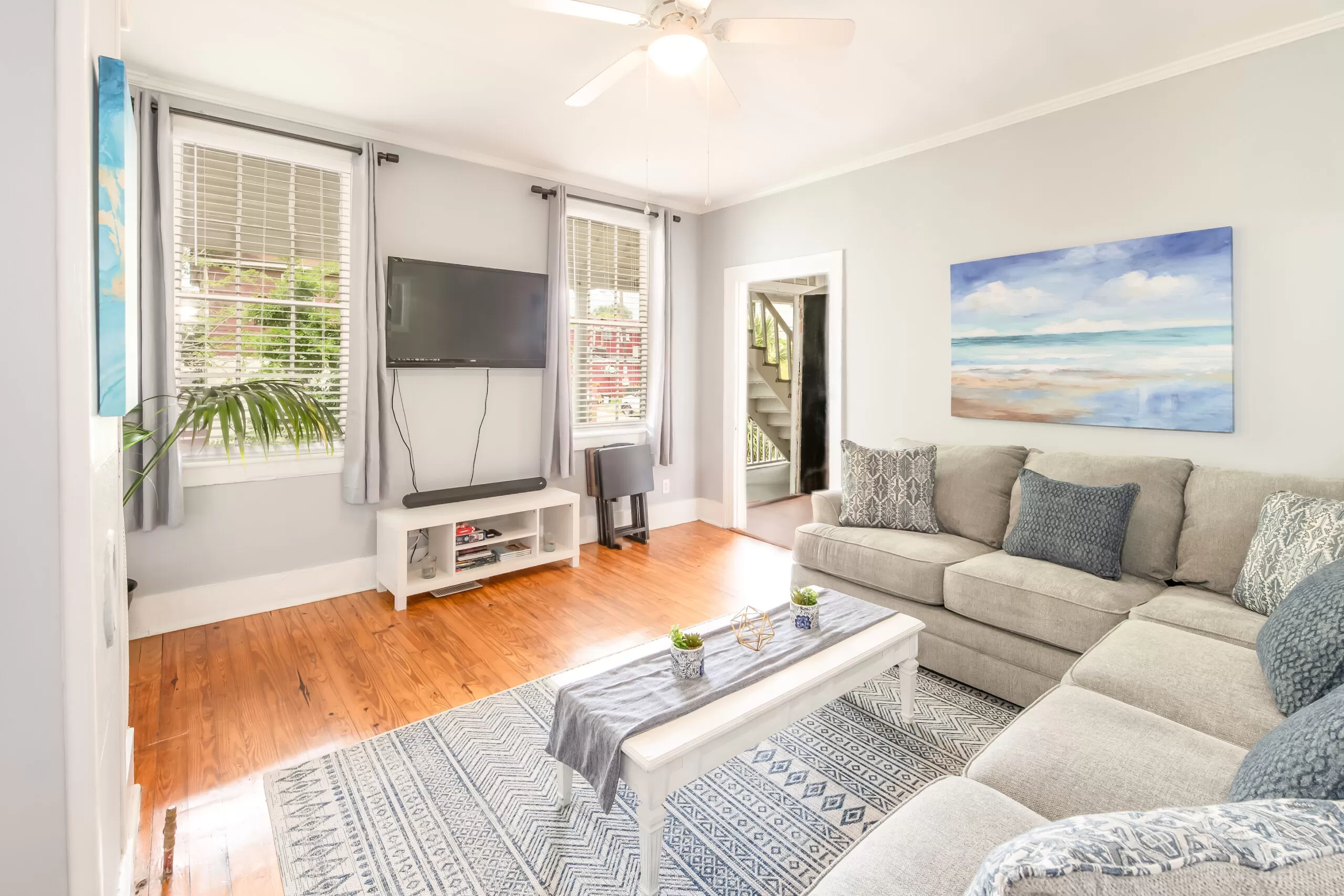 Cozy Downtown Charleston Apt